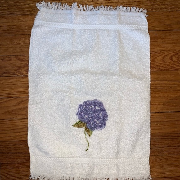 vintage 80s royal velvet bath Hand Towel  stitchsations hydrangea embroidery - Picture 10 of 14